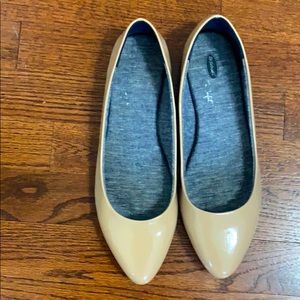 Nude Dr. Scholl’s memory foam ballet flats